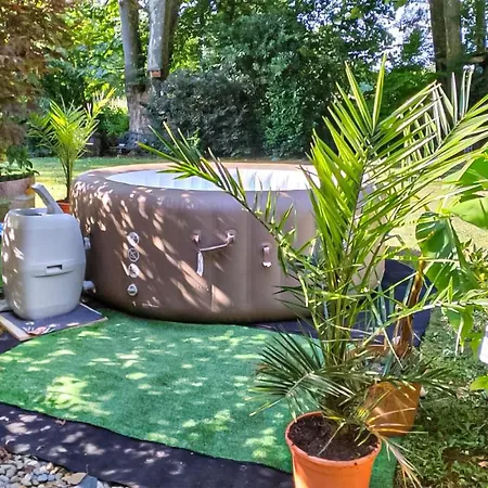 3 Bedroom Stunning Home In Charritte-De-Bas Tatil Evi