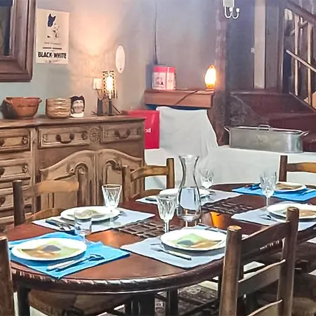 3 Bedroom Stunning Home In Charritte-De-Bas