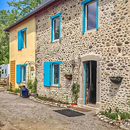 3 Bedroom Stunning Home In Charritte-De-Bas Tatil Evi *