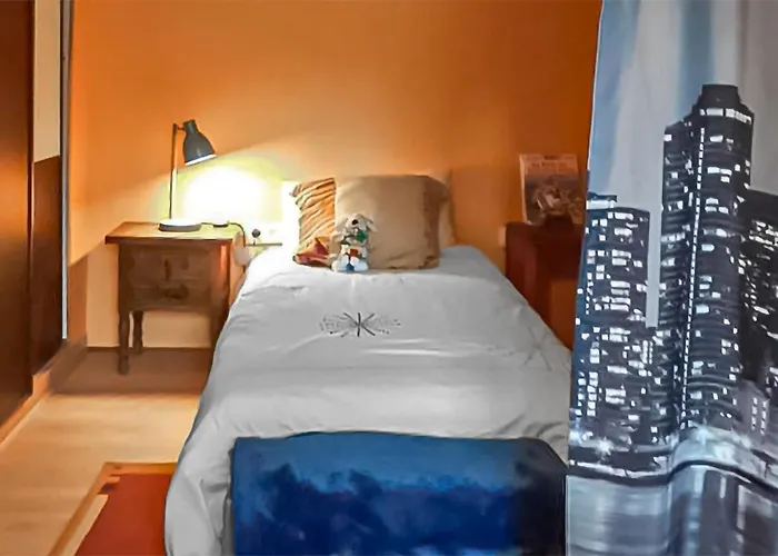 3 Bedroom Stunning Home In Charritte-De-Bas Tatil Evi