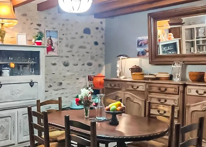 3 Bedroom Stunning Home In Charritte-De-Bas * Charritte-de-Bas